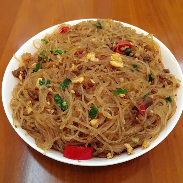 炒粉丝时,很多人用错了"油",难怪粉丝总粘锅,还不香