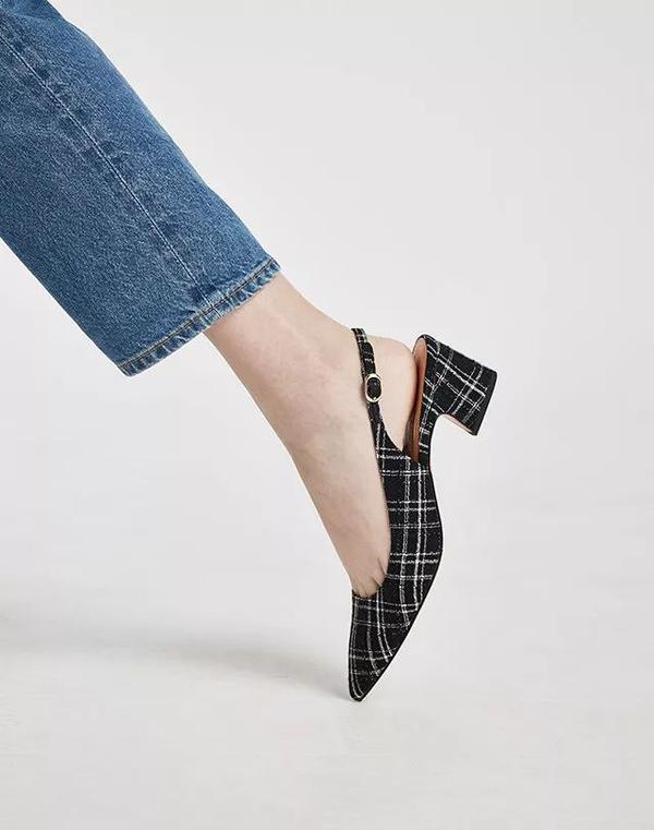 今年时髦的鞋,都露出脚后跟