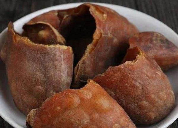 农村没人要的猪蹄壳,现被高价收购,为啥?老农:蹄壳可有大用途