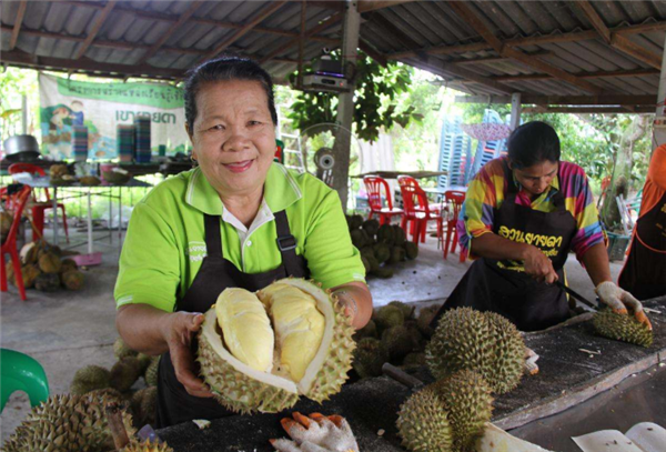 超市榴莲35一斤为何路边摊只卖15一斤水果摊老板说出实情