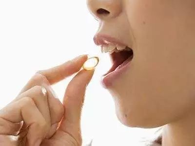 患者服药时                  "pose"的不同也会