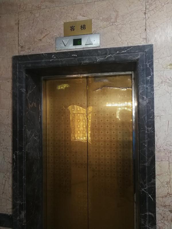 滨海花园小区电梯故障频频 对于老旧电梯有啥好办法?