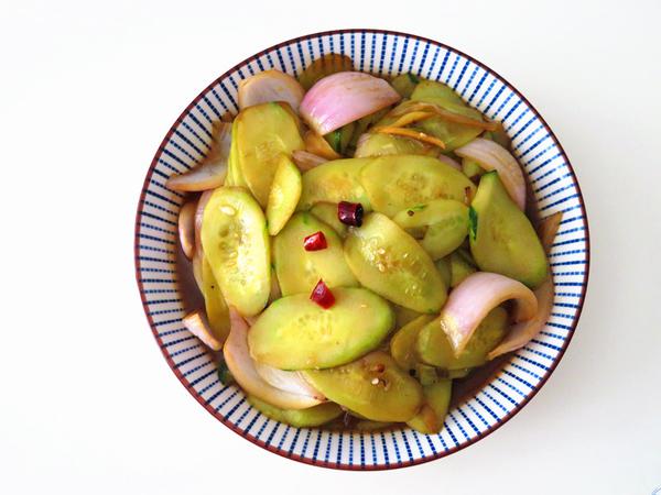 【洋葱炒黄瓜】