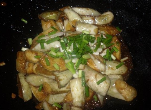 白色和紫色茄子,仅仅是颜色的区别吗?