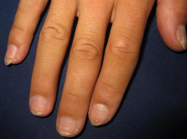 女明星换美甲比发型还频繁,指甲还能这么好是因为