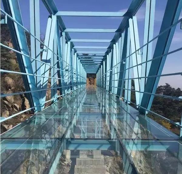 淄博玻璃栈桥图片