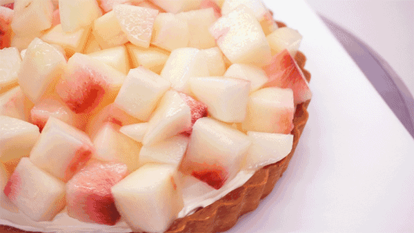 洗桃子时,别只会傻傻用清水!多加一点它,桃毛不用搓也自动脱落