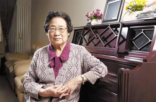 她是伟大的科学家 她是千千万万研究者中的一员 她是一位女性 无论