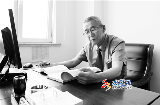 全国"人民满意的公务员"王家强讲述坚强背后的故事