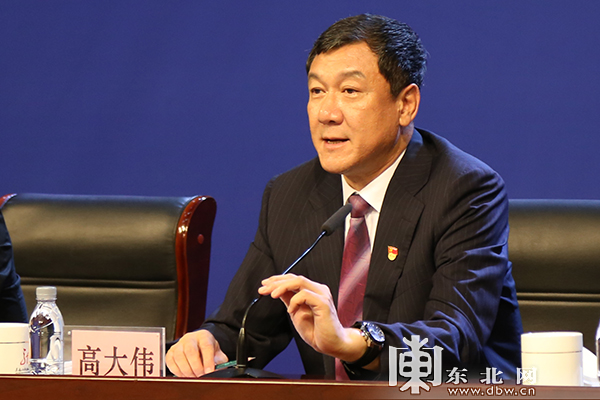 中共哈尔滨市委常委,哈尔滨新区党工委书记高大伟回答记者提问.