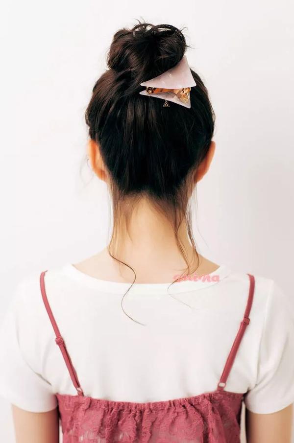 宋祖儿马卡龙粉色发夹上热搜"夏"的发型手帐送上!