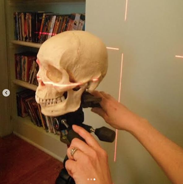 凭头骨复原死者面相,他们是法医,又是一名艺术家.