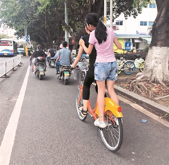 "花式"载人频现 单车不该这样"共享"