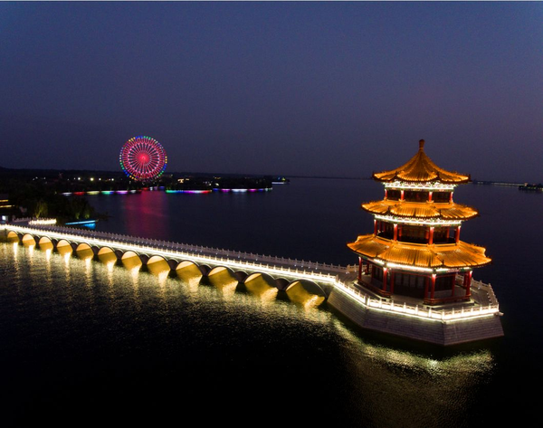 "北登泰山之巅,南游天颐湖畔"                  天颐湖水