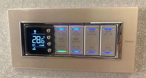 开关上有清晰的文字标识,"全开/全关"实现一键回家/离家模式,窗帘及
