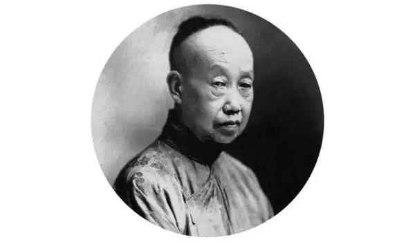 一后辈曾追问"印圣"吴昌硕:"你一生刻过无数印章,晚年为何只带