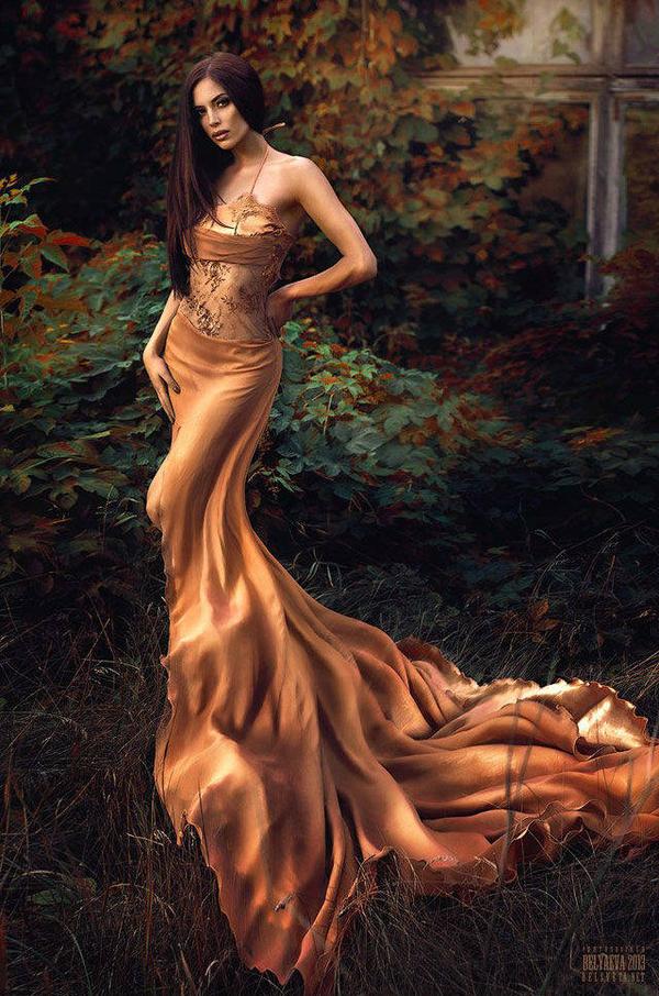 这些来自摄影师svetlana belyaeva的女性写真,又是色彩浓烈的作品.