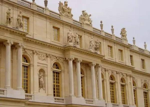 白宫是一座白色的二层楼房其实白宫,按史实来说还称不上宫殿这只是供