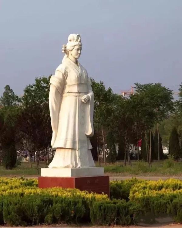 在单县,有位女政治家,他叫吕雉.