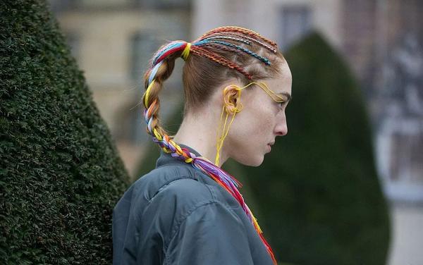 【发型】夏天长发太热?三种"升级版"马尾拯救你