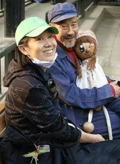 于海丹不离不弃地照顾他
