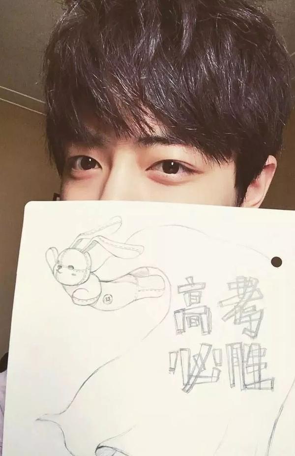 【福利】隔壁班的学长肖战:宠粉无限,衣品在线