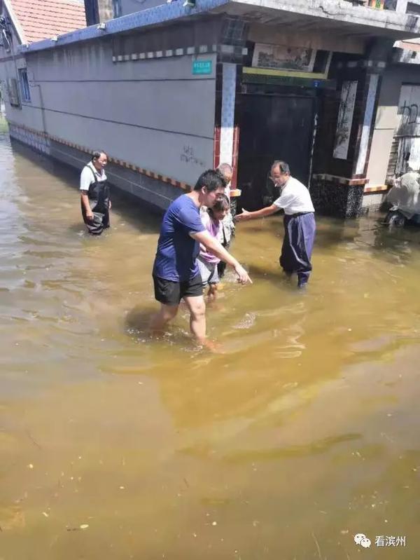 小清河水位仍高于警戒线 博兴县湖滨镇柳桥,柳童,寨卞等村受灾严重