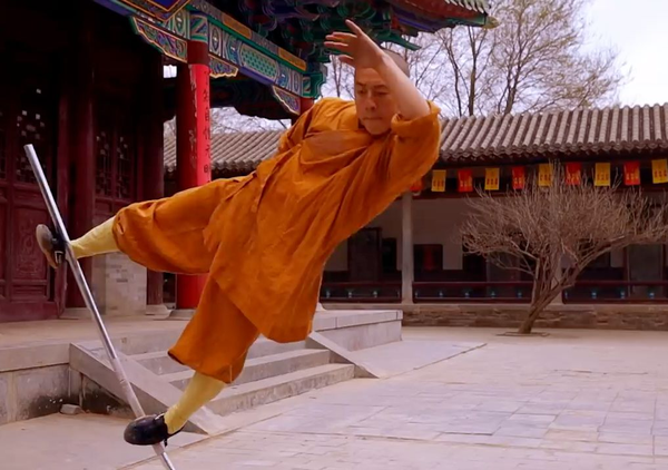 视界| 11年如一日苦练"猴棍" 英媒叹这位少林武僧毅力惊人
