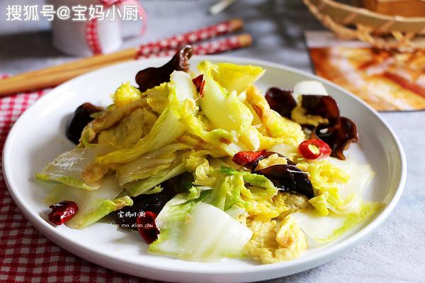 【木耳娃娃菜炒鸡蛋】