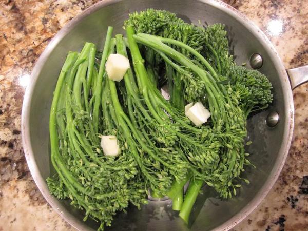 西蘭花的英文是broccoli,迷你西蘭花則叫broccolini,不知道翻譯成