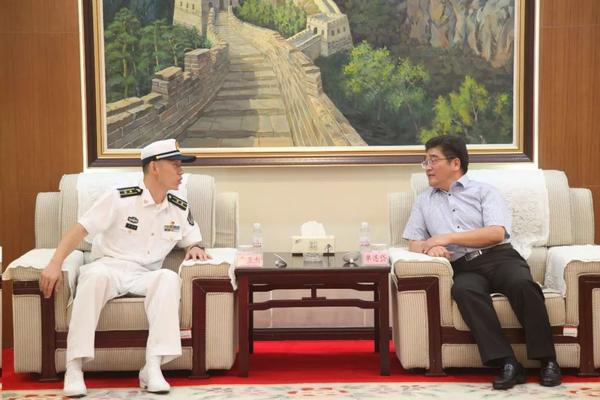 校党委副书记单连岱会见了李亚杰一行.