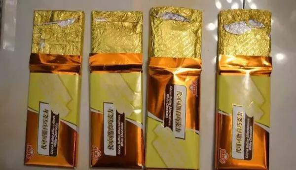 专案组现场搜到仿"巧克力"毒品                 为山东的