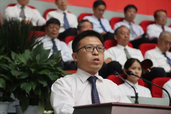 超燃现场!七千余人大合唱,石大学子以青春告白祖国!