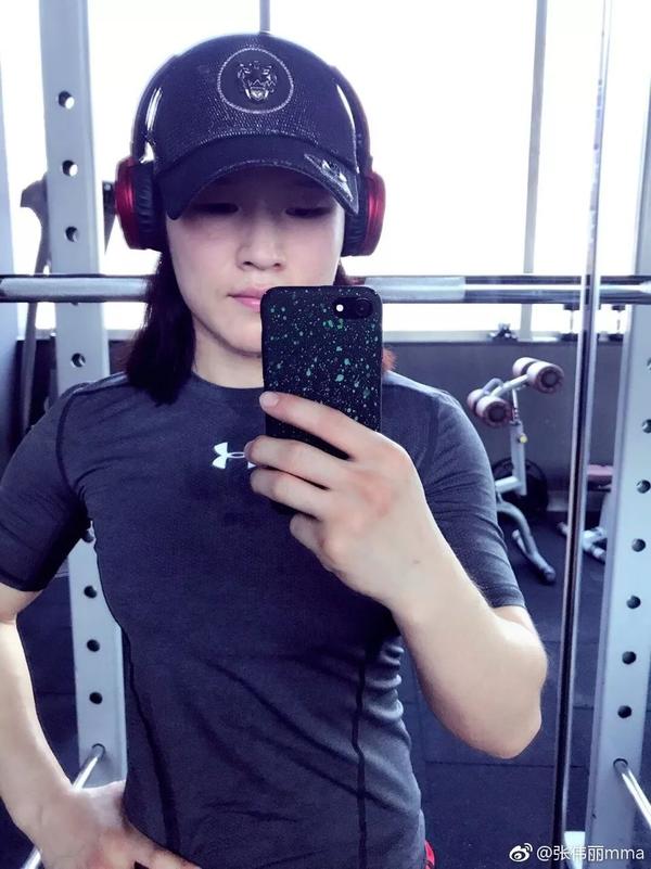 90后北漂姑娘,一夜上热搜,央视都为她点赞:这个中国女人太牛了!