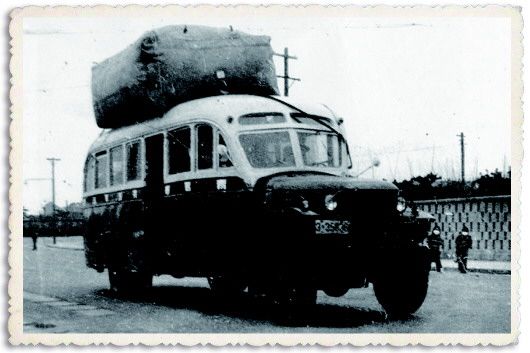 方寸间看变迁丨从"烧炭车"到地铁出行,从交通工具变化见证岛城公共