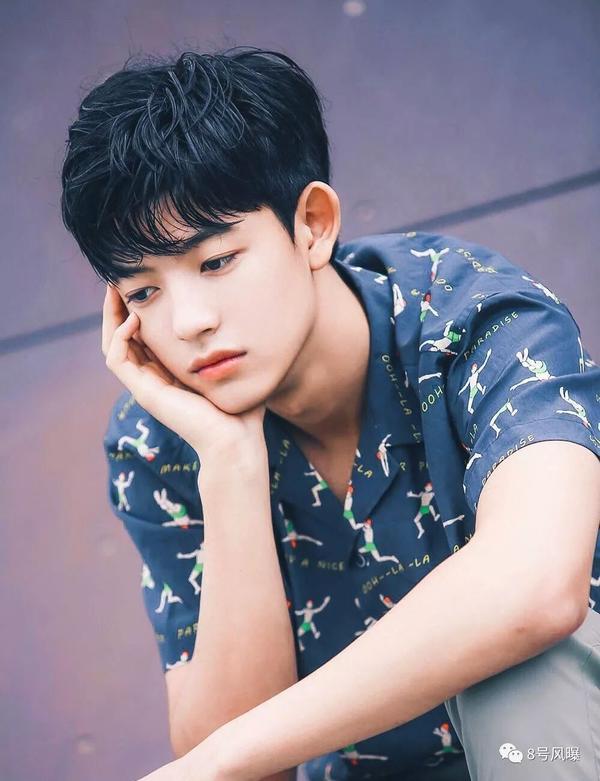 而这位帅哥你们应该也不陌生啦,乌兹别克斯坦小哥朴所罗门,代表