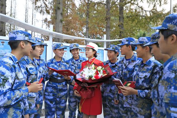 今年3月,宋煜枫报名参加庆祝新中国成立70周年阅兵,成为民兵方队中的