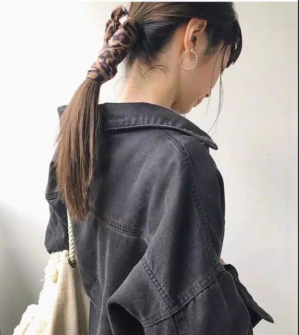 【发型】一条丝带让你更时髦!日本女孩最流行的新发式