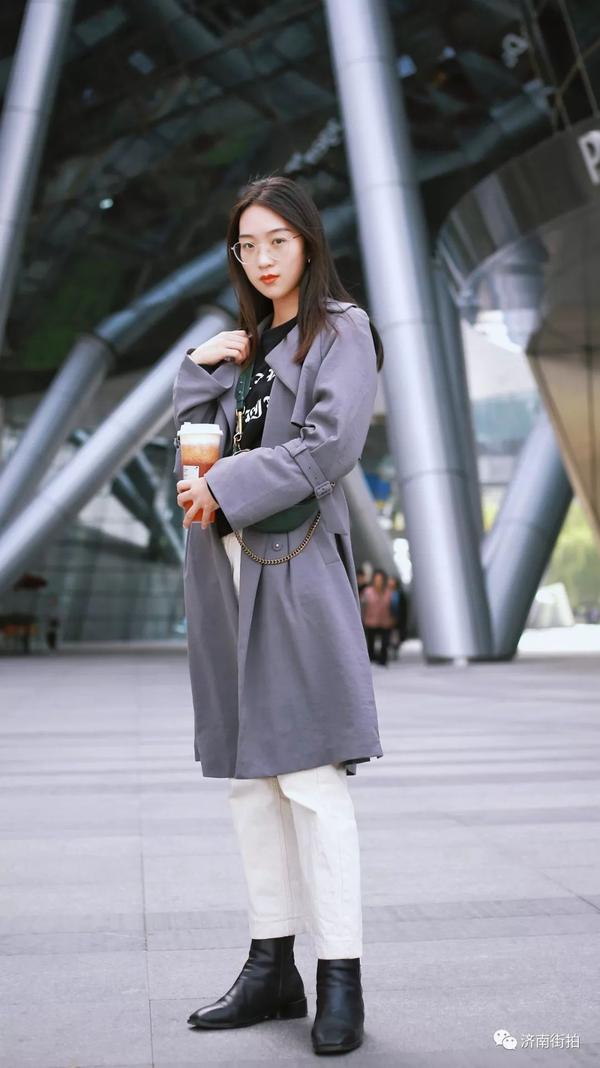 街拍|秋天的济南街头,只能拍到黑白灰了