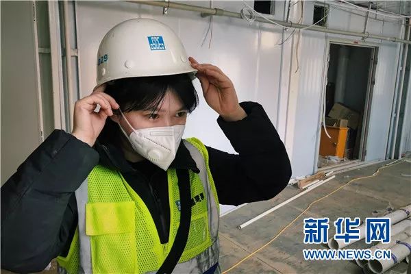 "我是在火神山医院的二公司安装负责区域,现在是发放晚饭的时间