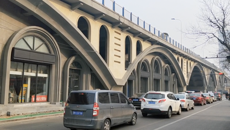 果然视频|济南天桥桥洞,加固整修后开起了商店