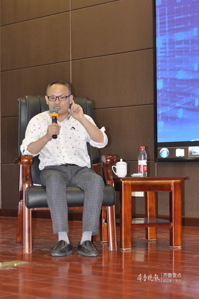 山东服装职业学院院长戴磊作了热情洋溢的欢迎发言,作为一所国办