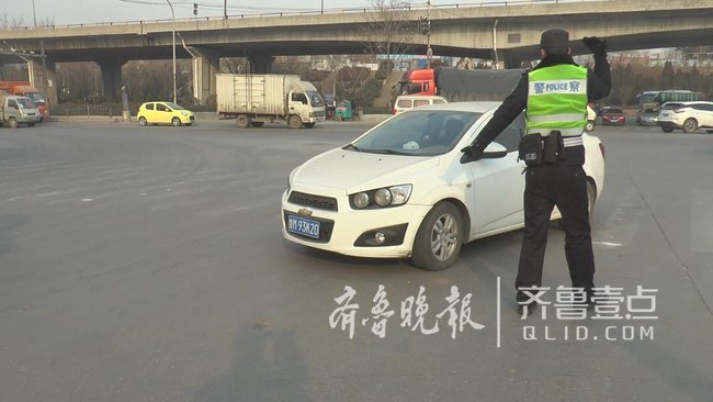 多少人转弯不打转向灯?济南交警半个多小时查