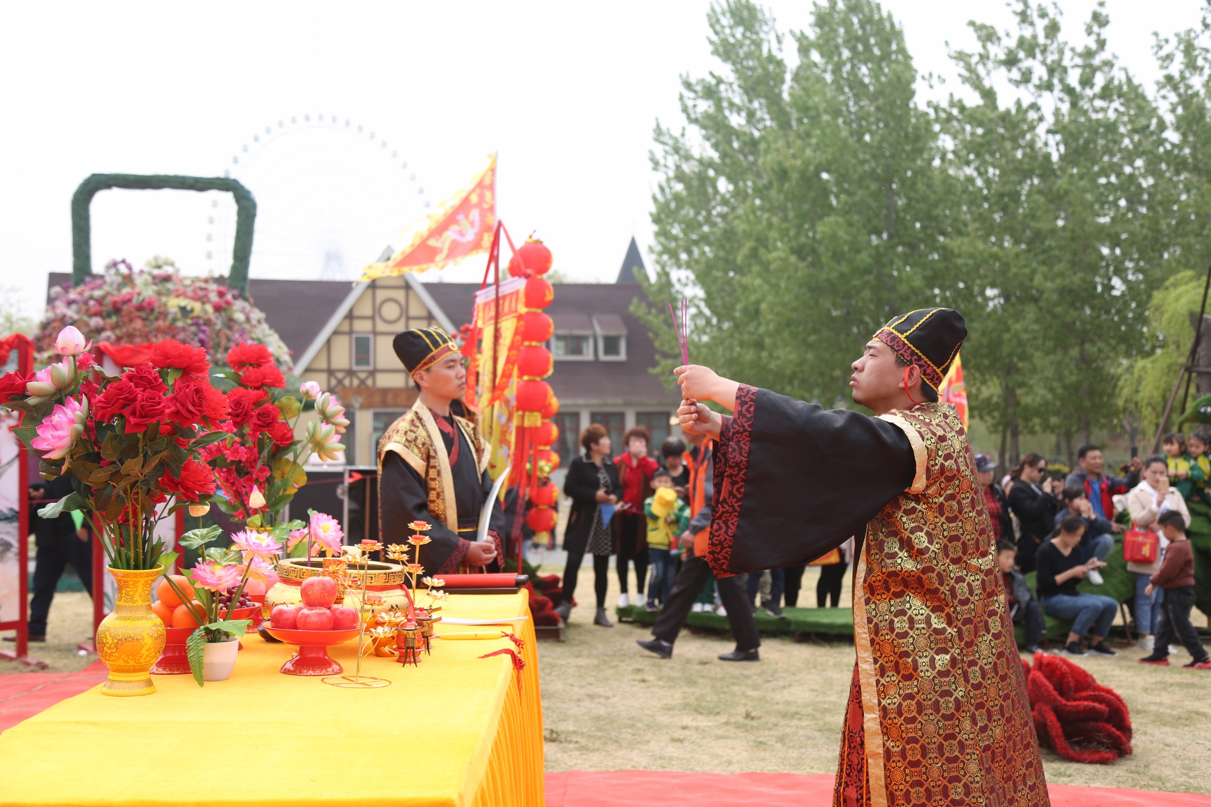 参照山海经重现花神祭女官游走花海如仙女