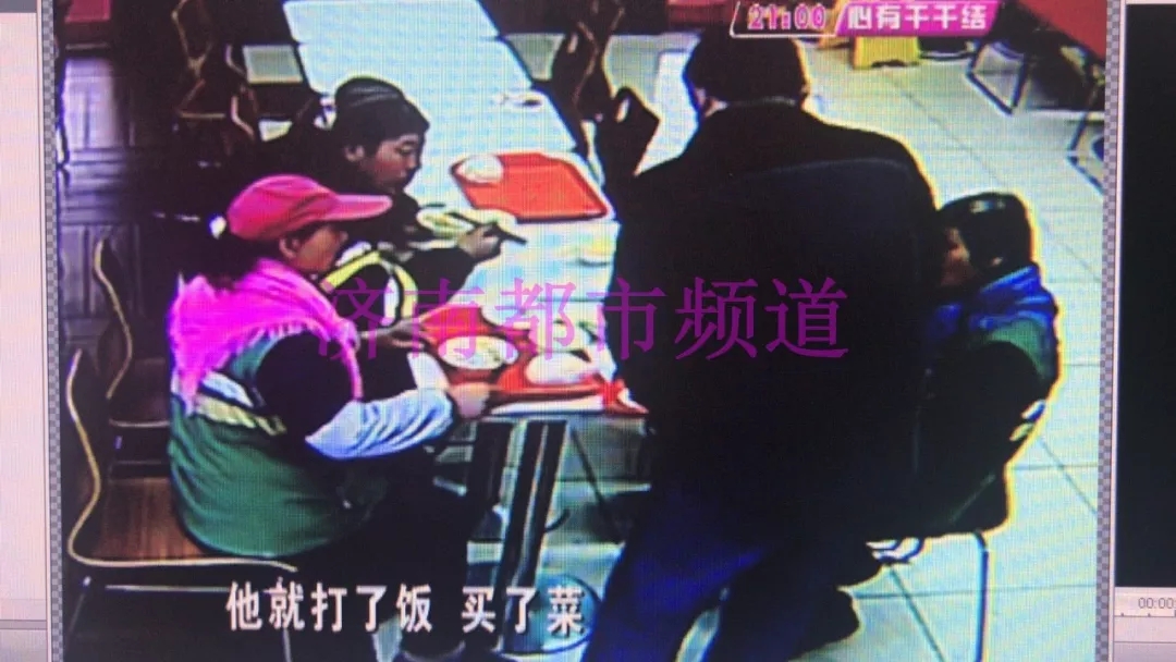 小伙自掏腰包给工人加菜 记者采访却遭遇“否认三连”_凤凰资讯