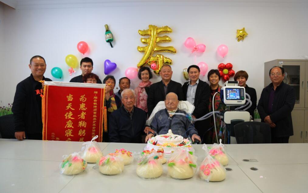 医暖人心|特殊的庆生仪式:93岁老兵在医院icu过生日