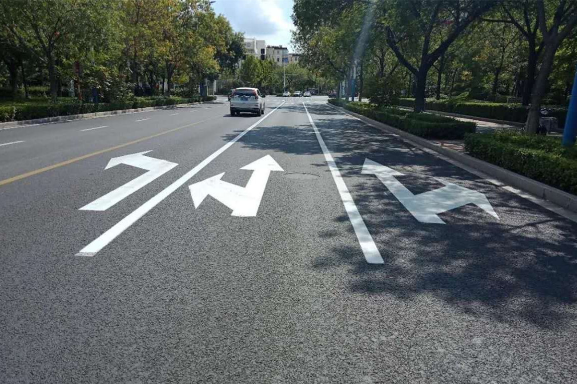 东营东城路口交通标线调整快来看看这个路口该咋走