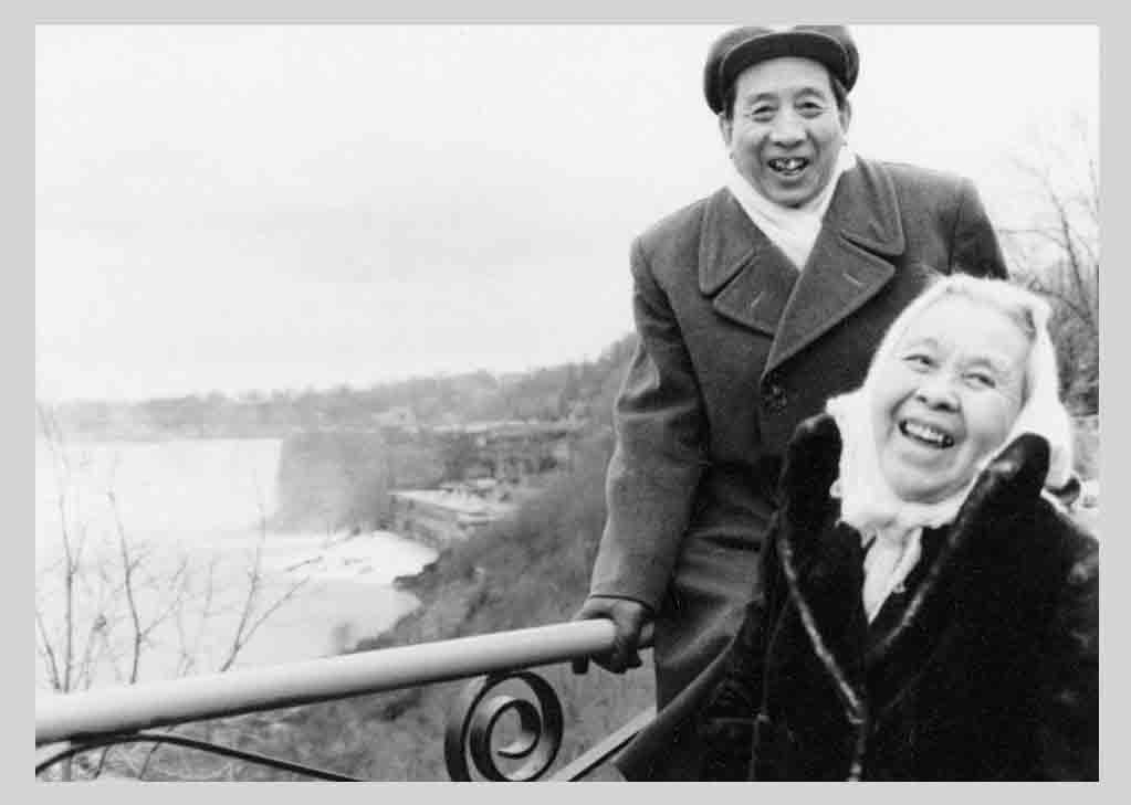 晚年病中的丁玲,无论在生活上还是创作上都离不开陈明.