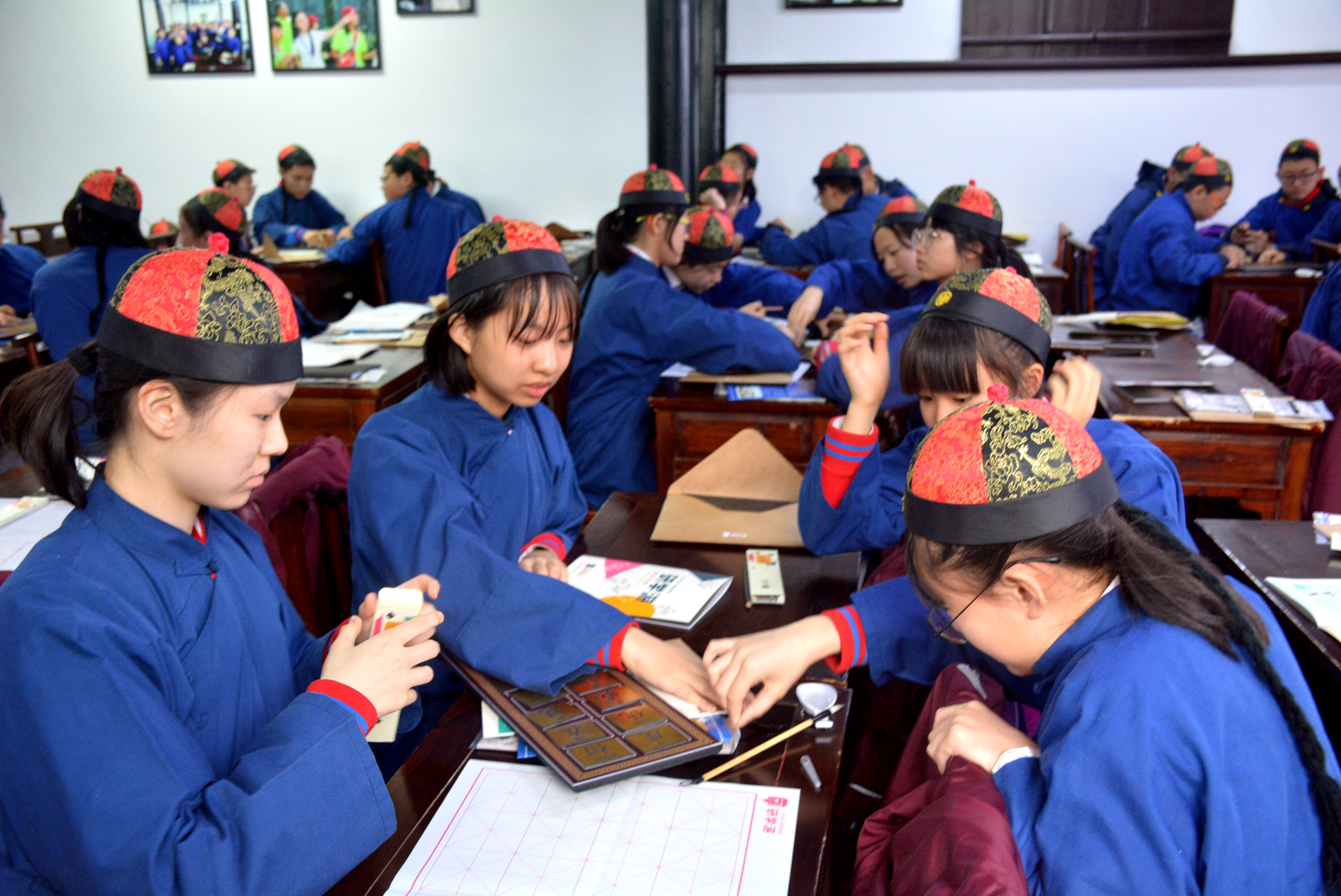 齐鲁晚报江南名人研学三味书屋里读私塾