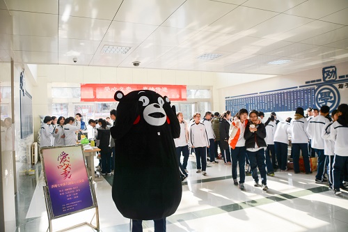 真情传递!济南七中举办第九届爱心义卖会